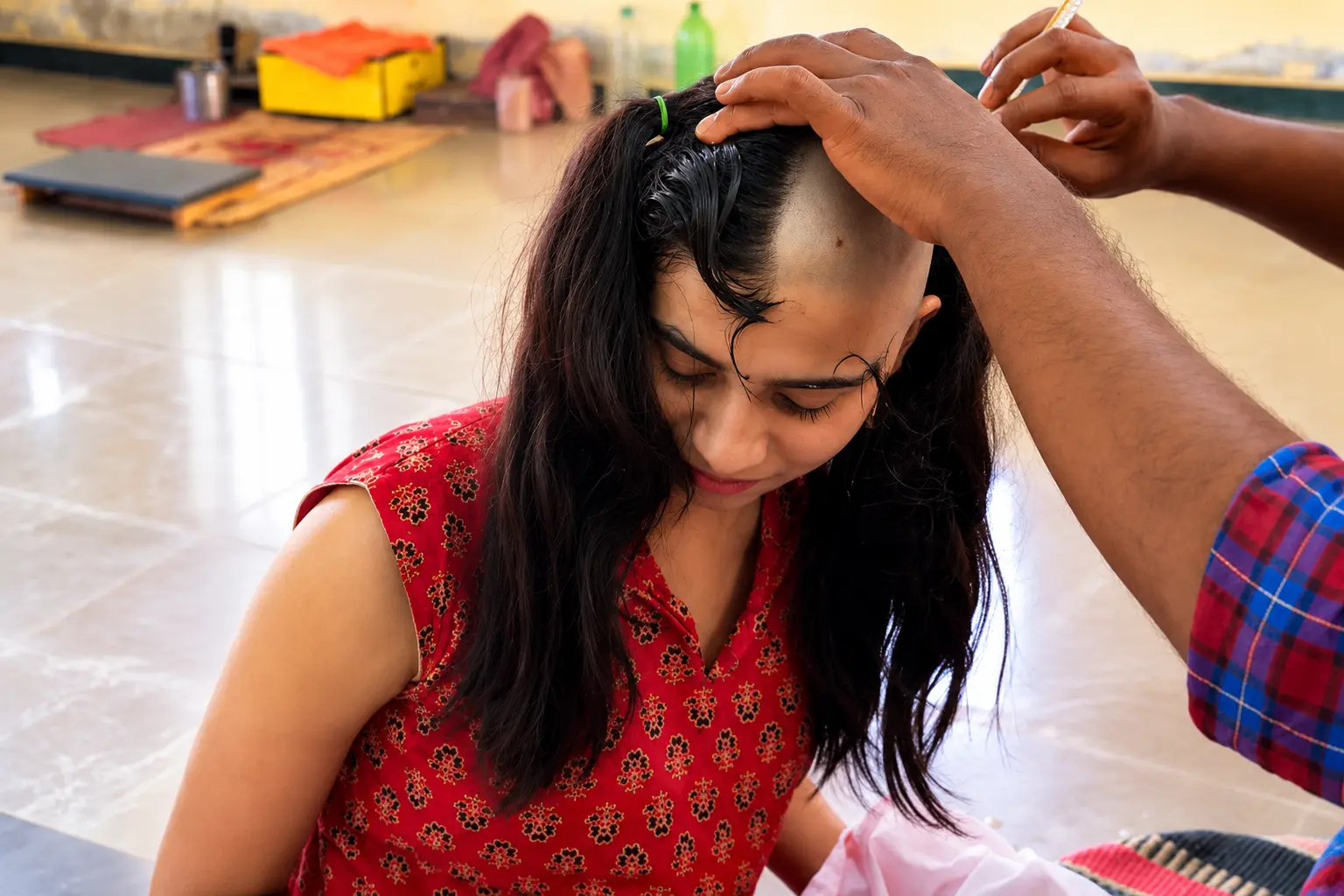 Woman Shaves Her Head After Mother's Marriage Plans, Viral Video Triggers Massive Online Discussion